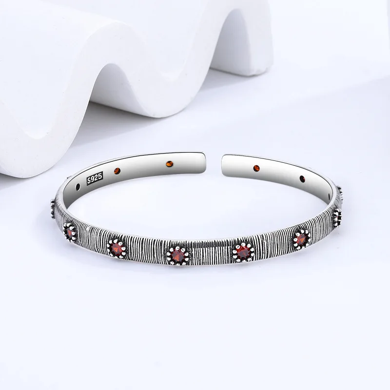 2023 Новые винтажные браслеты, женский браслет с рубиновым цветком, модный дизайн, креативные ювелирные изделия высокого качества 0