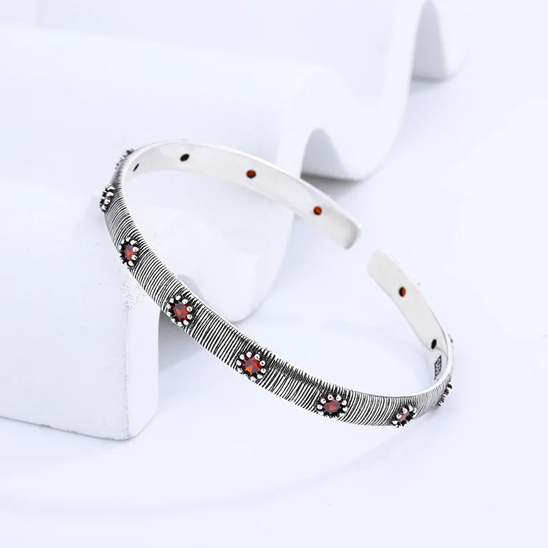 2023 Новые винтажные браслеты, женский браслет с рубиновым цветком, модный дизайн, креативные ювелирные изделия высокого качества 1