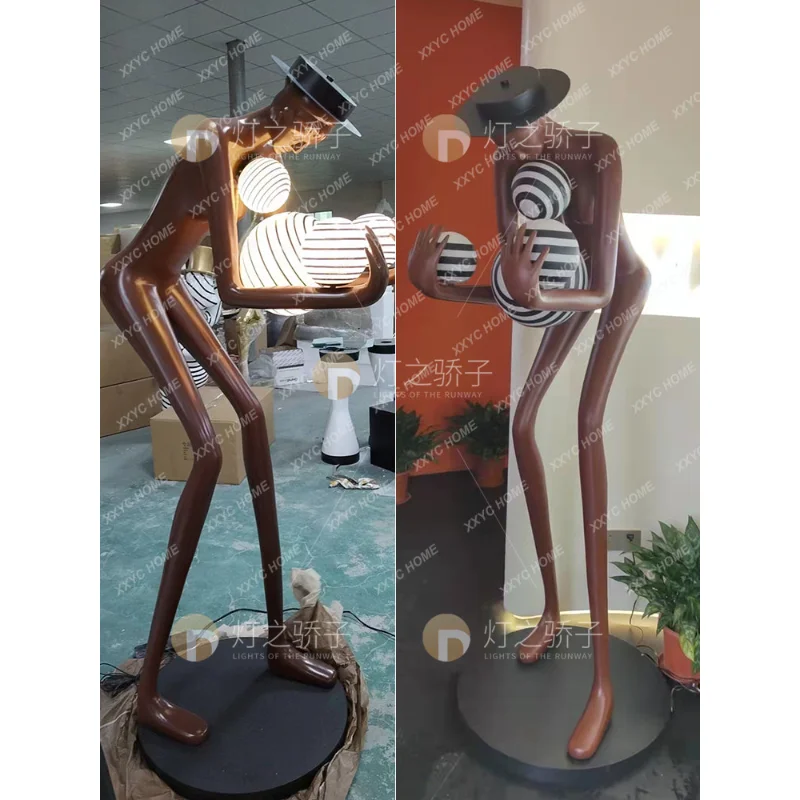 Человекоподобная скульптура Шаровой торшер Лобби отеля Выставочный зал Гостиная Украшения из смолы Лампа 0