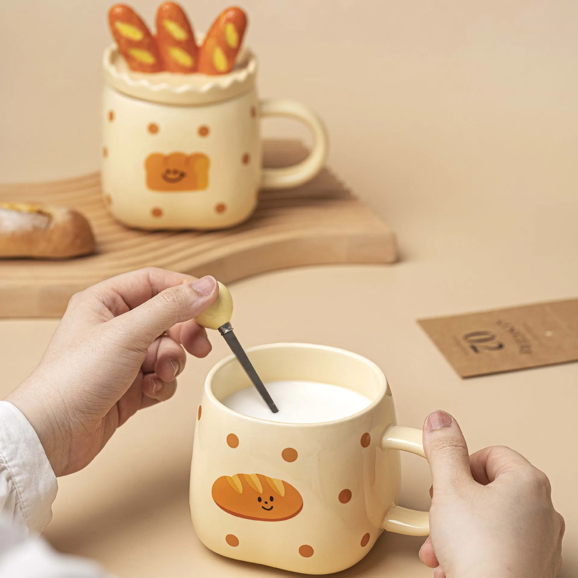 Креативная керамическая кружка с крышкой и ложкой, модная чашка для кофе с молоком, милая чашка для воды для дома и офиса, идеальные подарочные кружки 4