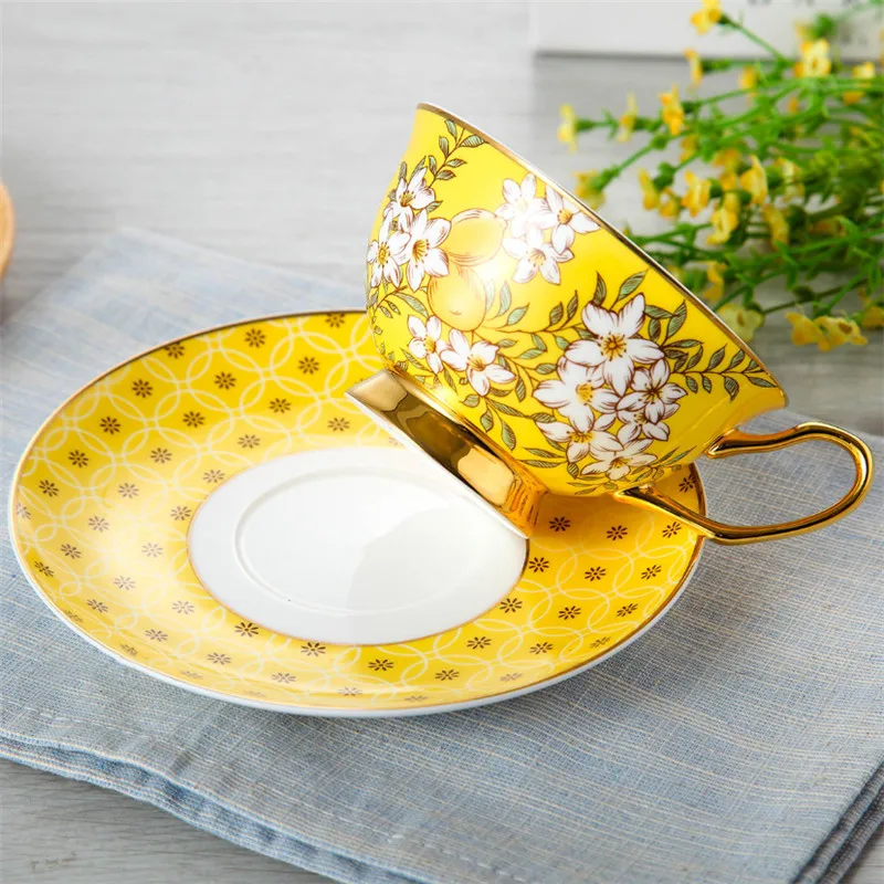 Кофейная чашка из европейского костяного фарфора с блюдцем, высококачественная молочная кружка в желтый цветок, креативная фарфоровая чашка для послеобеденного чая, посуда для напитков 1