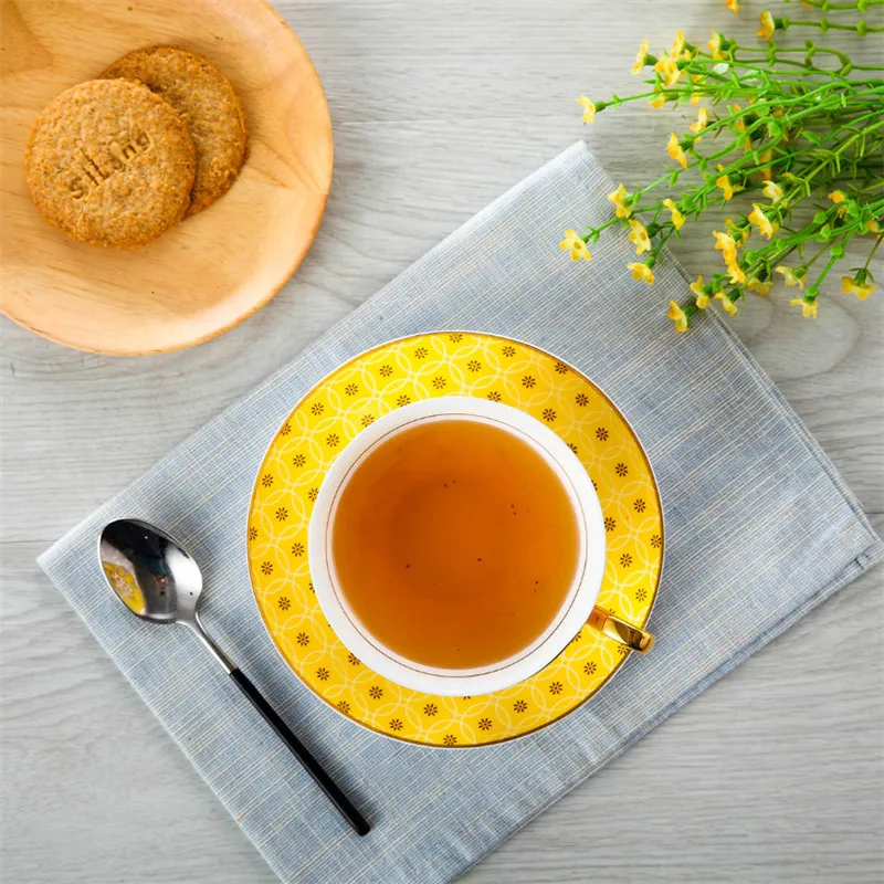 Кофейная чашка из европейского костяного фарфора с блюдцем, высококачественная молочная кружка в желтый цветок, креативная фарфоровая чашка для послеобеденного чая, посуда для напитков 4